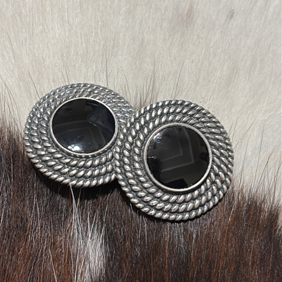 James Avery black onyx & silver earrings. - Picture 5 of 6
